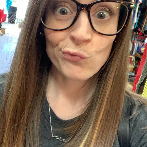 Meet your Posher, April - Picture 4 of 4